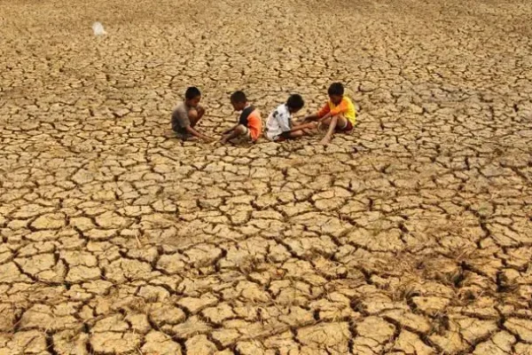 Badan Meteorologi, Klimatologi, dan Geofisika (BMKG) memperingatkan akan adanya cuaca panas yang ekstrem saat Indonesia memasuki musim kemarau