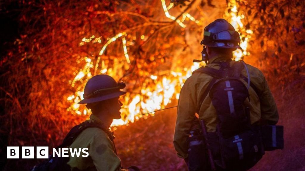Bagaimana perubahan iklim memperburuk gelombang panas, kekeringan, kebakaran, dan banjir