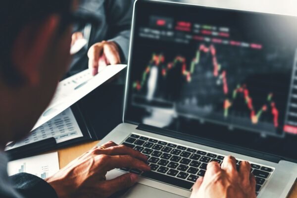 Saham yang Harus Diperhatikan: Colgate Palmolive, Hero MotoCorp, Kaynes Tech, dan saham-saham lain yang menjadi fokus pada 24 Oktober 2025