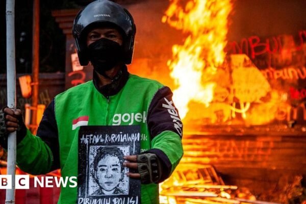 Bagaimana kematian seorang sopir pengantar barang menyulut Indonesia