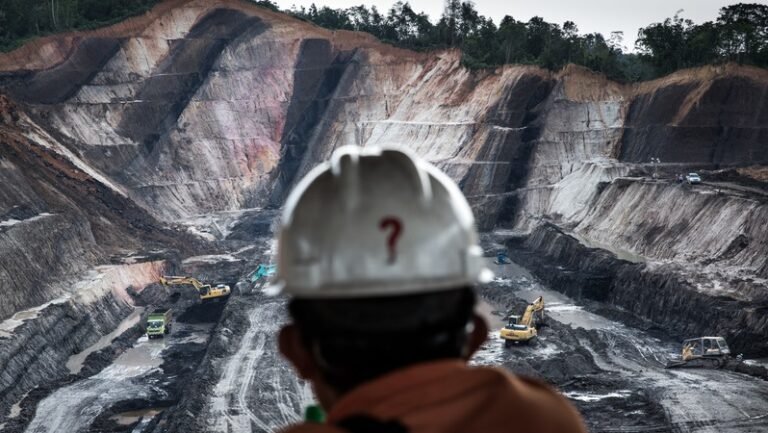 Indonesia akan tetap membakar batu bara hingga tahun 2050-an, di bawah rencana iklim yang telah diperbarui