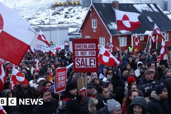 Ancaman tarif Trump terkait Greenland 'tidak dapat diterima', kata para pemimpin Eropa.