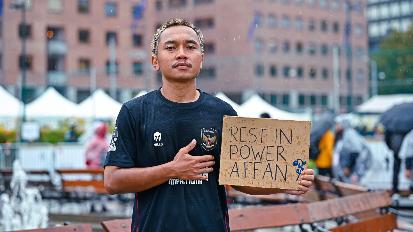 Bermain untuk kemanusiaan: Olahraga untuk pembangunan, kekerasan negara, dan pelajaran dari Indonesia