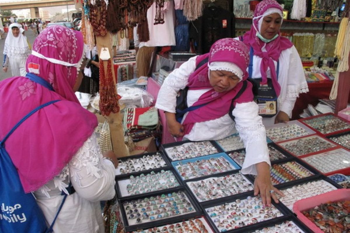 Indonesia meluncurkan platform digital untuk suvenir Haji dari UMKM lokal.