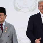 Presiden Indonesia meminta Trump untuk bertemu dengan putranya, Eric, dalam momen 'hot mic'.