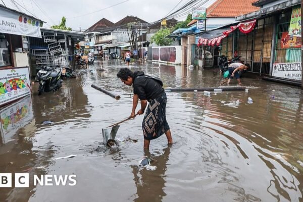 Banjir terparah di Bali dalam satu dekade menewaskan 14 orang.