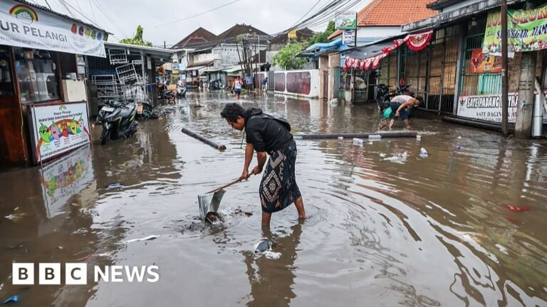 Banjir terparah di Bali dalam satu dekade menewaskan 14 orang.
