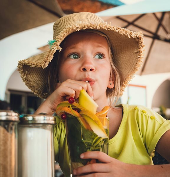 Mengapa hidrasi yang tepat sangat penting bagi anak-anak di Afrika Selatan pada musim panas.