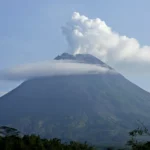 Indonesia: Ratusan orang dievakuasi saat Gunung Merapi memuntahkan awan panas
