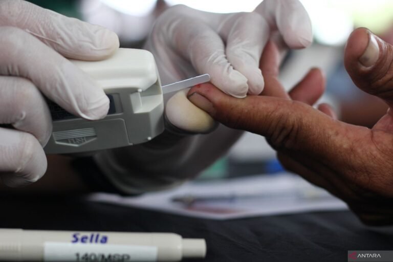 Indonesia mengimbau masyarakat untuk ikut serta dalam program pemeriksaan kesehatan gratis.