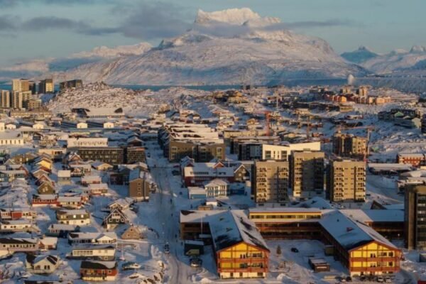 Judul berita: 'Dunia di ambang kehancuran' dan Trump bertekad untuk 'menaklukkan' Greenland