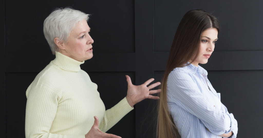 Penelitian menunjukkan bahwa jika anak-anak Anda yang sudah dewasa tampak menjauh, 7 perubahan sosial berikut ini menjelaskan mengapa hal itu bukan karena cara Anda mendidik mereka—melainkan karena bagaimana kehidupan modern telah mengikis kondisi-kondisi yang dulu menjadi penopang kekompakan keluarga