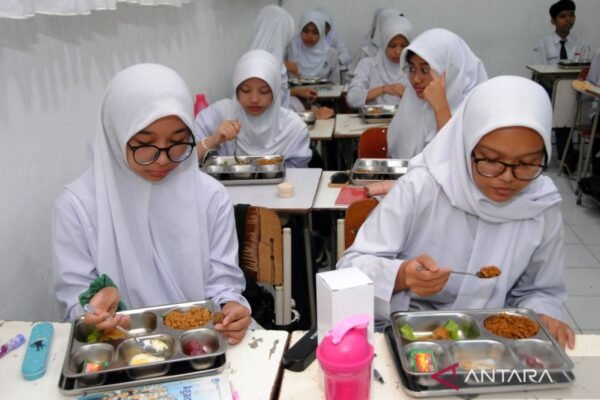 Program makanan gratis Indonesia memenuhi sepertiga kebutuhan gizi: BGN