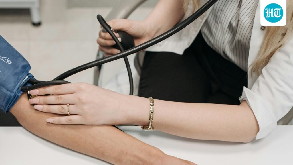 Spesialis transplantasi jantung membagikan 7 cara terbaik untuk menurunkan tekanan darah: Dari 'mineral ajaib hingga menghindari 2 pembunuh jantung'