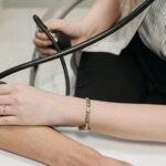 Spesialis transplantasi jantung membagikan 7 cara terbaik untuk menurunkan tekanan darah: Dari 'mineral ajaib hingga menghindari 2 pembunuh jantung'