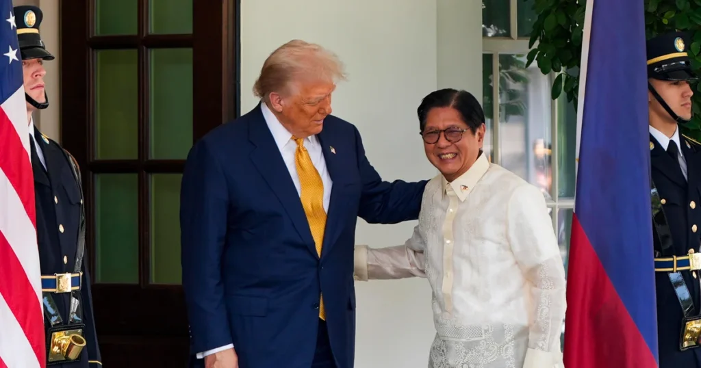 Trump mengumumkan perjanjian perdagangan dengan Filipina dan Indonesia, serta menetapkan tarif sebesar 19%