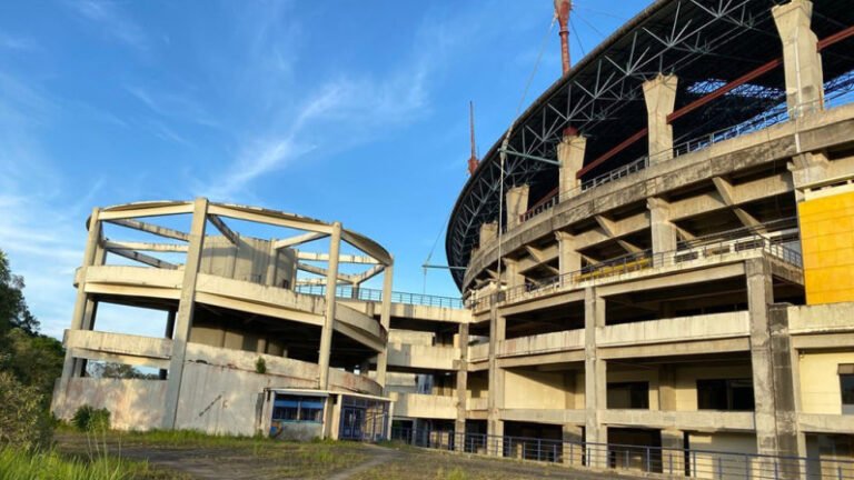 Bagaimana kebijakan olahraga Indonesia justru menghasilkan proyek-proyek yang tidak berguna sambil mengabaikan dampak sosialnya