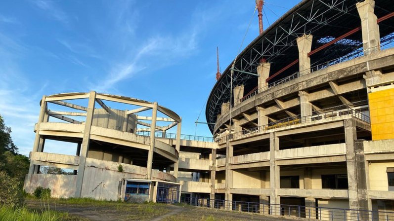 Bagaimana kebijakan olahraga Indonesia justru menghasilkan proyek-proyek yang tidak berguna sambil mengabaikan dampak sosialnya