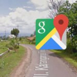 Google Maps Street View menangkap seorang wanita yang sedang melakukan HAL INI di atas motornya
