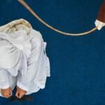 Kejadian mengerikan terkait hukum syariah: seorang wanita dicambuk di depan umum di hadapan kerumunan yang bersorak-sorai