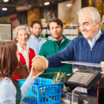 Menurut psikologi, orang-orang yang benar-benar menikmati pergi ke supermarket bukanlah orang aneh — mereka telah menemukan satu-satunya momen dalam seminggu di mana mereka bisa menjadi diri sendiri dengan daftar belanja dan tujuan yang jelas, tanpa harus memikirkan orang lain