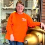 Seorang Wanita dari Virginia Terpeleset dan Jatuh di Kapal Pesiar. Menurut Keluarganya, Ia Terpaksa Menginap di Rumah Sakit di Indonesia Selama Berhari-hari