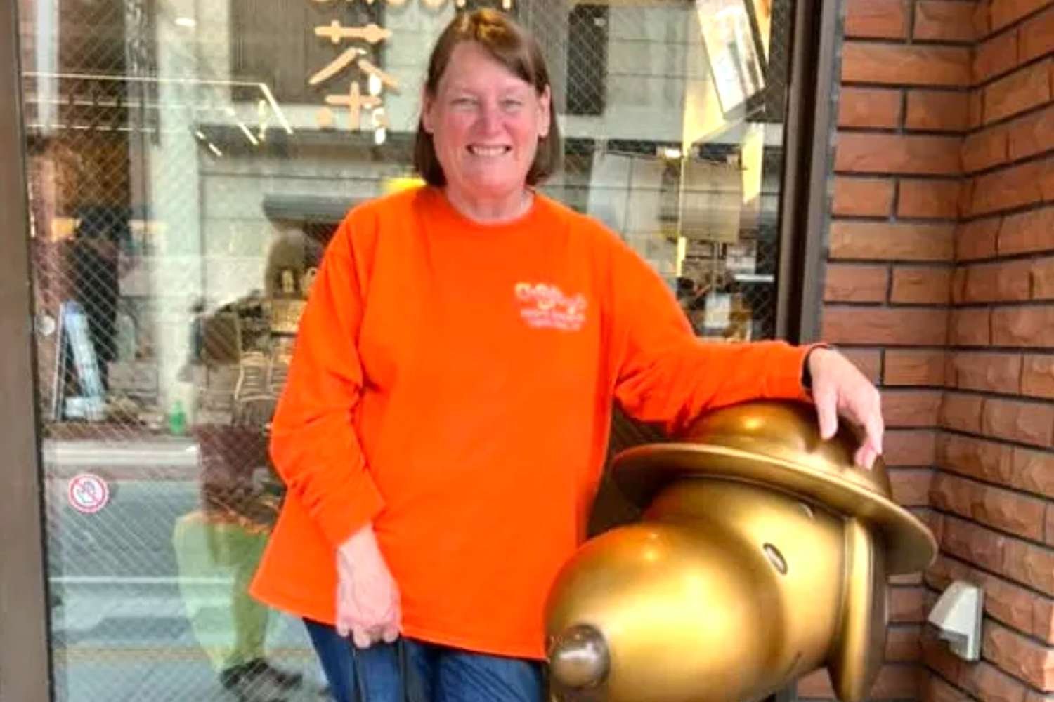 Seorang Wanita dari Virginia Terpeleset dan Jatuh di Kapal Pesiar. Menurut Keluarganya, Ia Terpaksa Menginap di Rumah Sakit di Indonesia Selama Berhari-hari