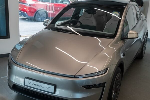 Tesla meluncurkan Model Y L di Singapura