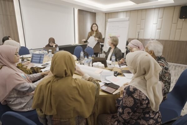 WHO dan para mitranya mendukung Indonesia dalam menyusun rencana inovatif di sektor kesehatan manusia untuk menangani resistensi antimikroba (AMR) berdasarkan pedoman terbaru WHO