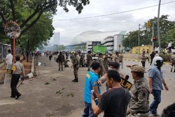 Di Indonesia, ribuan orang ditangkap dalam operasi penindakan besar-besaran terhadap geng dan kejahatan jalanan di seluruh negeri