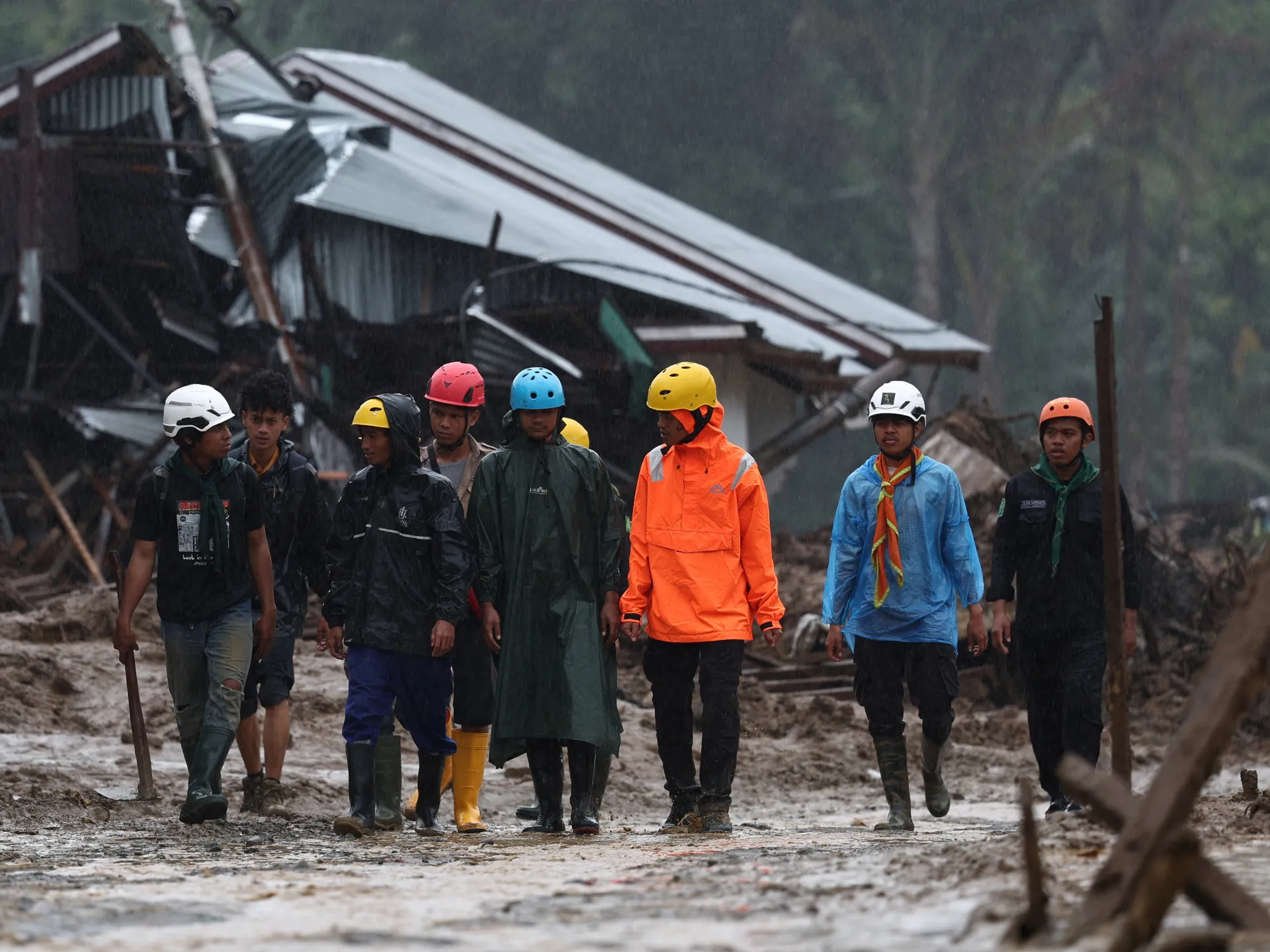 Indonesia menghitung korban jiwa seiring dengan semakin banyaknya peringatan tentang perubahan iklim