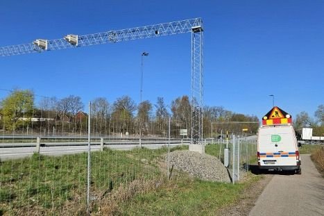 Sensys Gatso memasang kamera pengukur kecepatan yang dipasang pada tiang gantry di seluruh Swedia