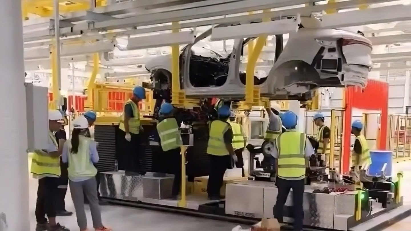 BYD telah memulai produksi percobaan di Thailand, dan berencana membangun pabrik di Indonesia