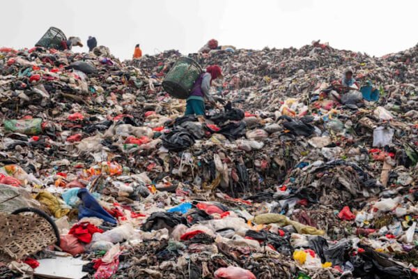 FOKUS: Dengan tempat pembuangan akhir yang hampir penuh, Indonesia berjuang menghadapi ‘bom waktu’ krisis sampah