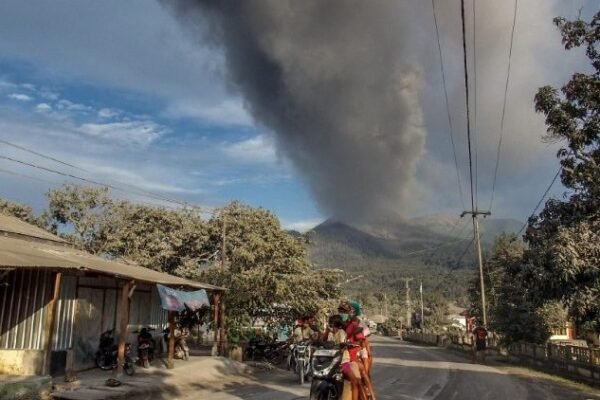 Biarawati misionaris tewas dalam letusan gunung berapi di Indonesia