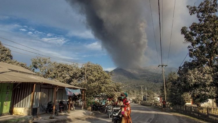 Biarawati misionaris tewas dalam letusan gunung berapi di Indonesia