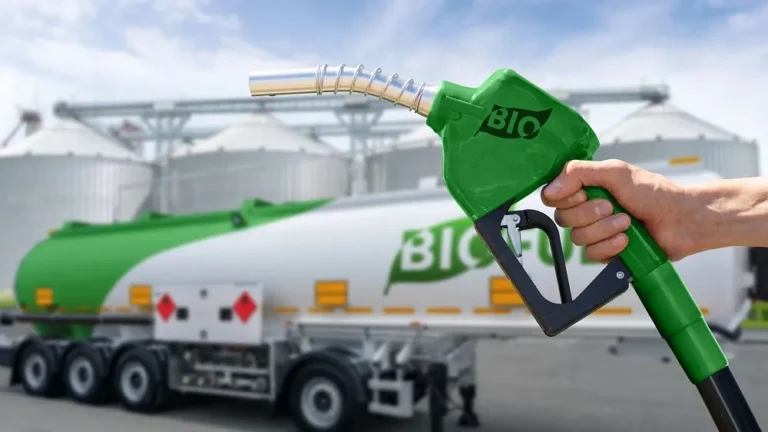 Indonesia menjadi negara pertama yang meluncurkan biodiesel minyak kelapa sawit B50