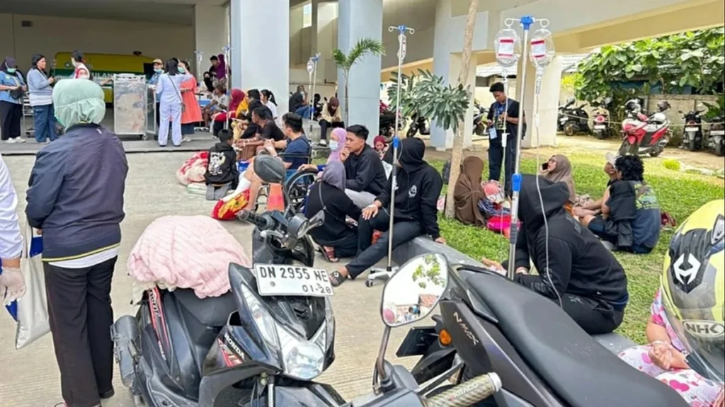 Gempa bumi dahsyat mengguncang Pulau Sulawesi di Indonesia bagian tengah