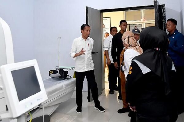 Jokowi Menetapkan Undang-Undang Kesehatan Baru Indonesia, yang Mengizinkan Aborsi dengan Syarat Tertentu