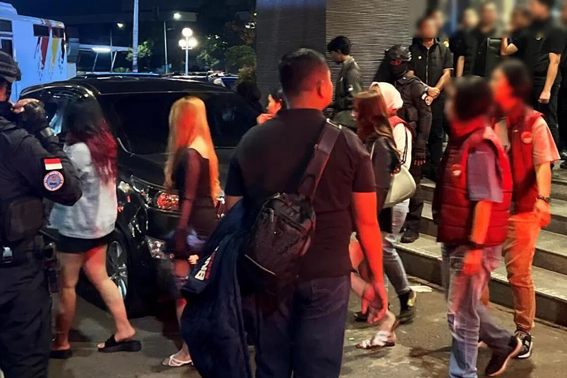 “Saya kira itu permen,” kata seorang warga Singapura yang menolak tawaran narkoba di sebuah klub malam di Batam